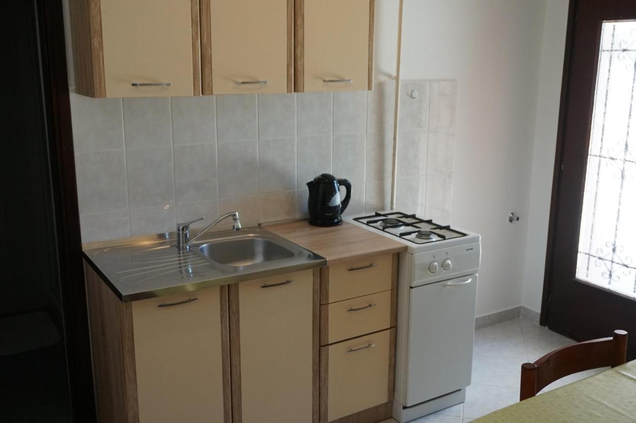 Apartment 6985b